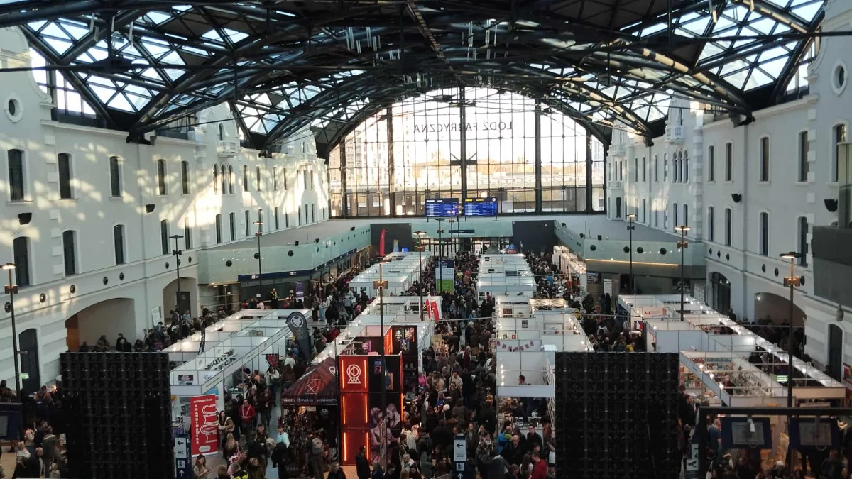 Tłoczno na dworcu Łódź Fabryczna. Wielu czekało na to wydarzenie od tygodni [ZDJĘCIA] - Wiadomości Łódź