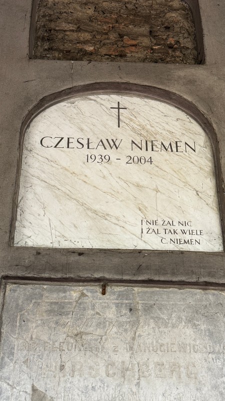 Grób Czesława Niemena w katakumbach na warszawskich Starych Powązkach