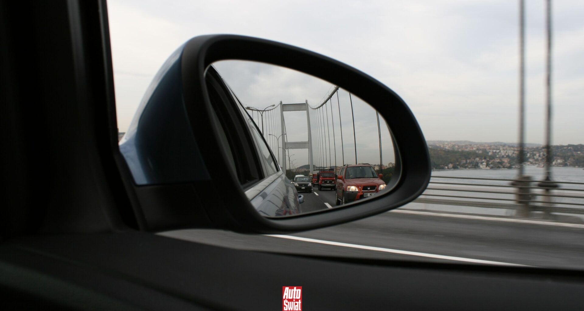 Nieoznakowane radiowozy policji już na służbie. To nie BMW, więc mogą zaskoczyć