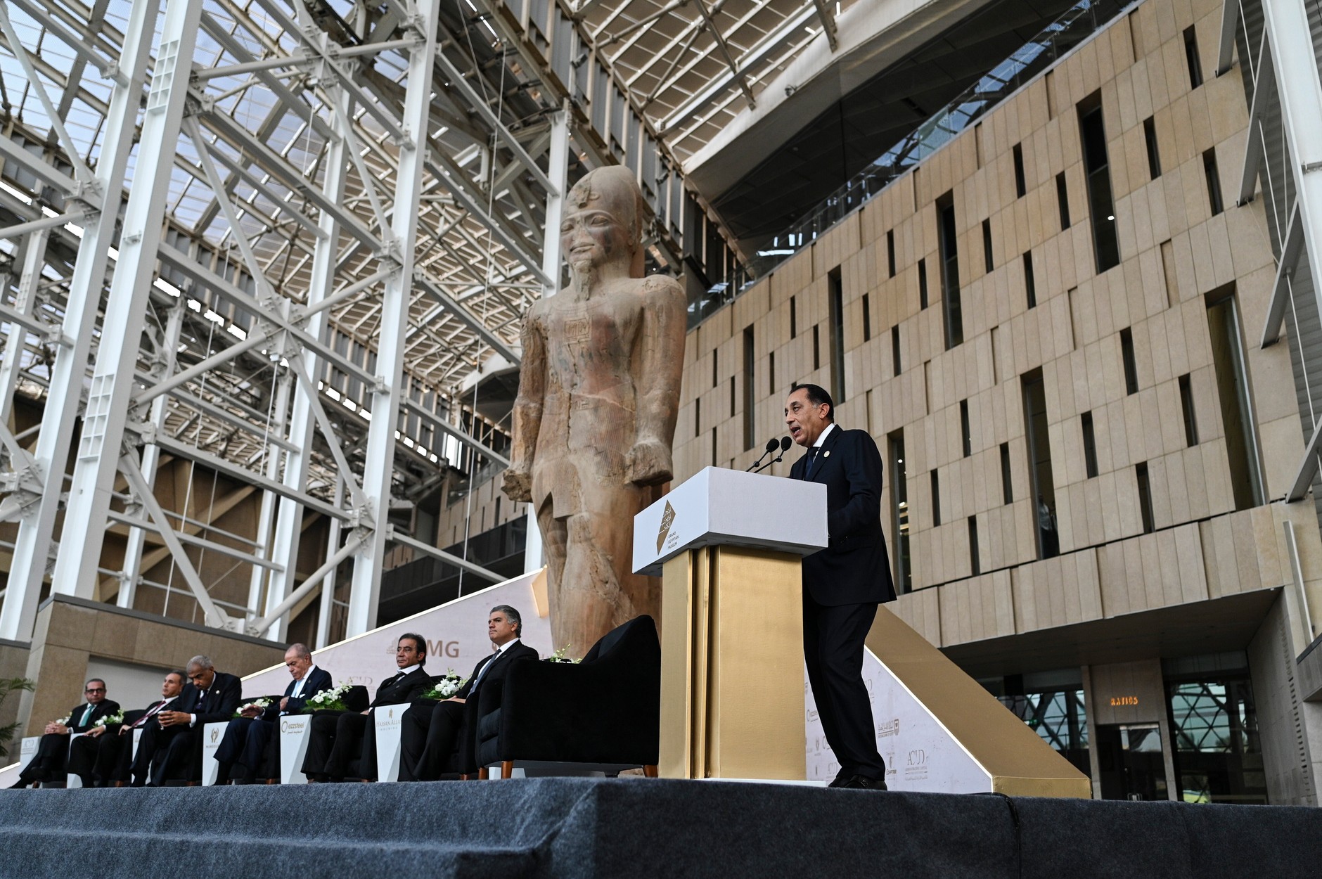 Ostatnie przygotowania przed otwarciem Wielkiego Muzeum Egipskiego