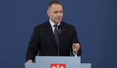 Karol Nawrocki wręczył Ordery Orła Białego. Dwóch odznaczonych - Onet