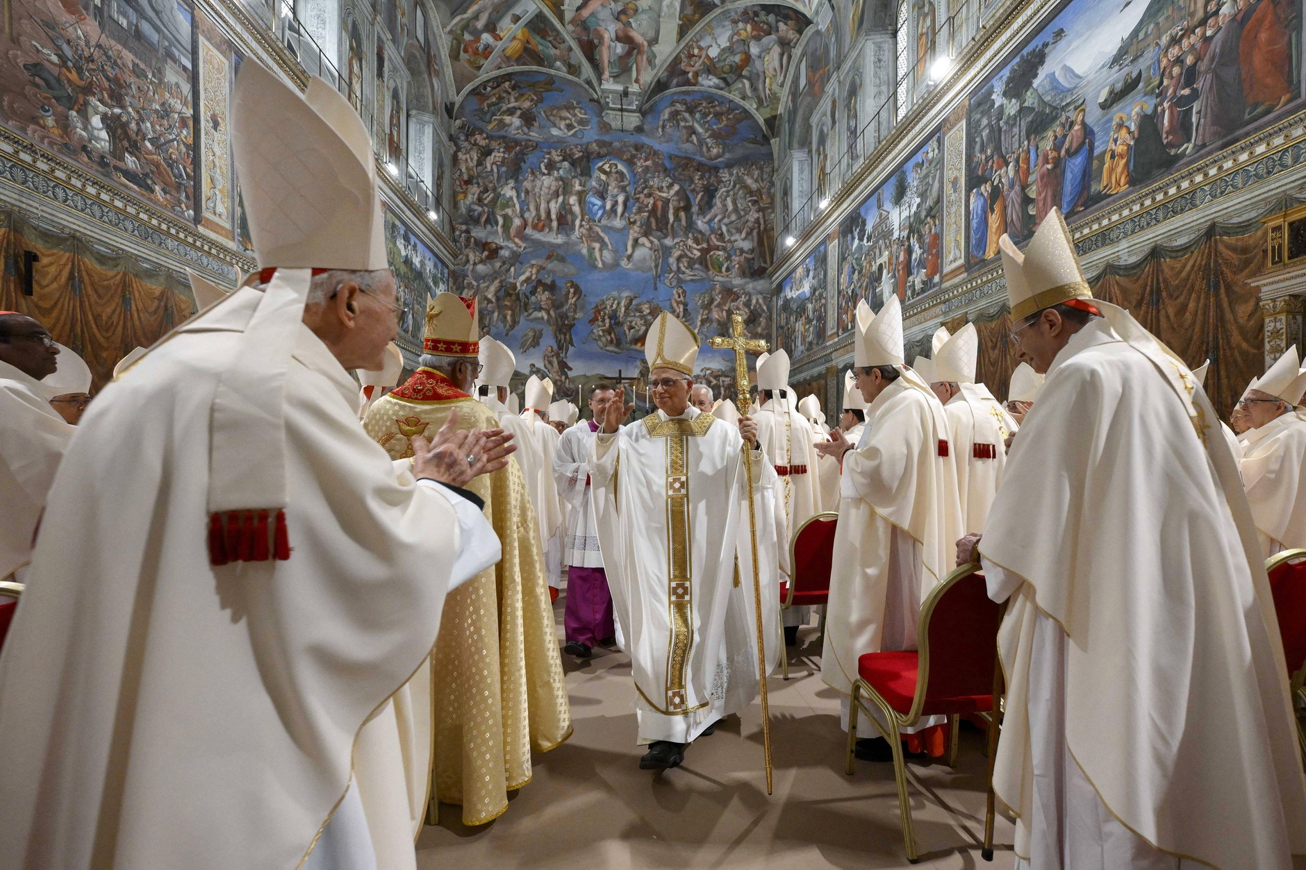 Pierwsza msza papieża Leona XIV dla kardynałów, dzień po wyborze na nowego papieża