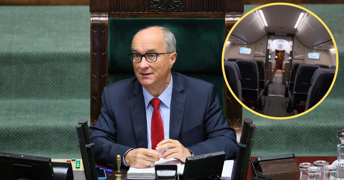 Premier Donald Tusk (plecami) gratuje Włodzimierzowi Czarzastemu wyboru na marszałka — Warszawa, 18.11.2025 r.