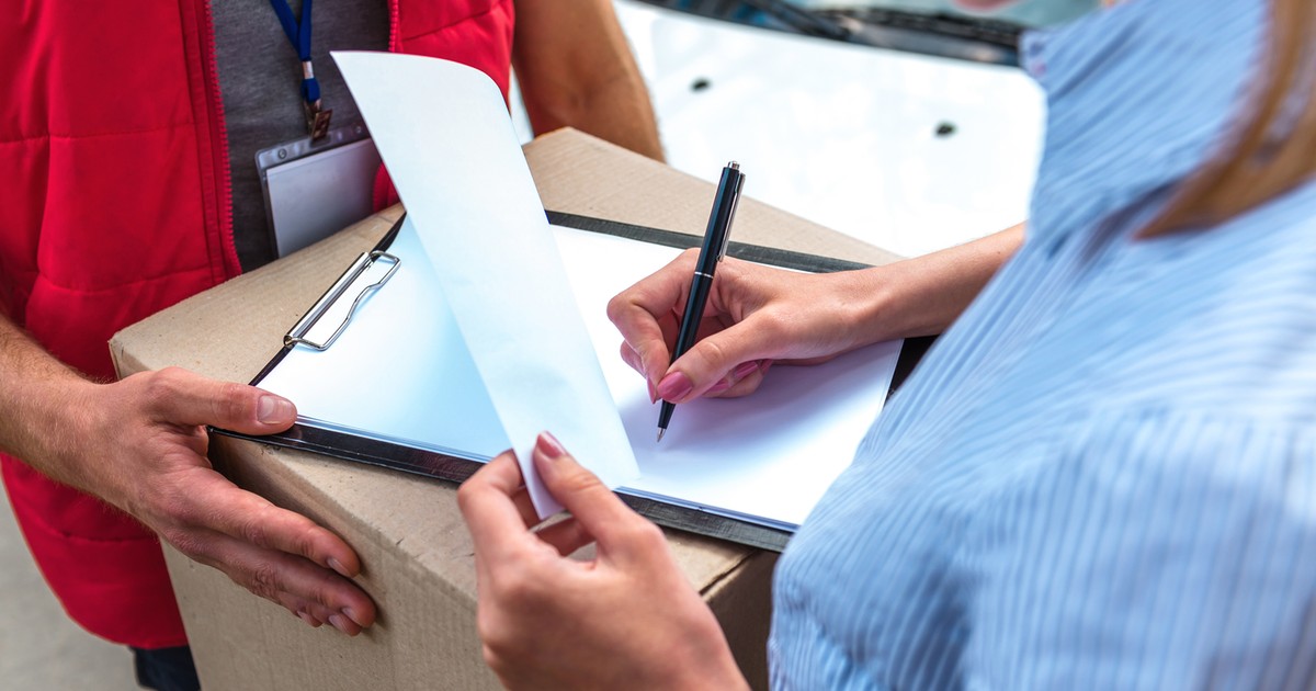 Oszustwo na paczkę za pobraniem. Jak nie dać się nabrać? Policja ostrzega