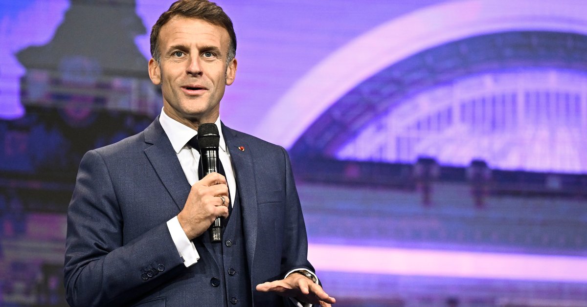Emmanuel Macron, prezydent Francji, podczas otwarcia międzynarodowego szczytu Adopt AI. Paryż, 25 listopada 2025 r.