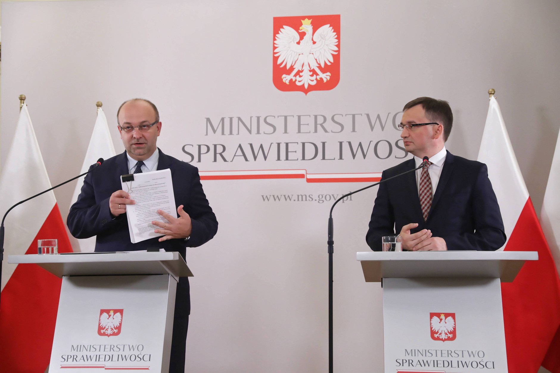 Zbigniew Ziobro i Łukasz Piebiak podczas konferencji prasowej "Wielka reforma Kodeksu postępowania cywilnego", 20 września 2018 r.