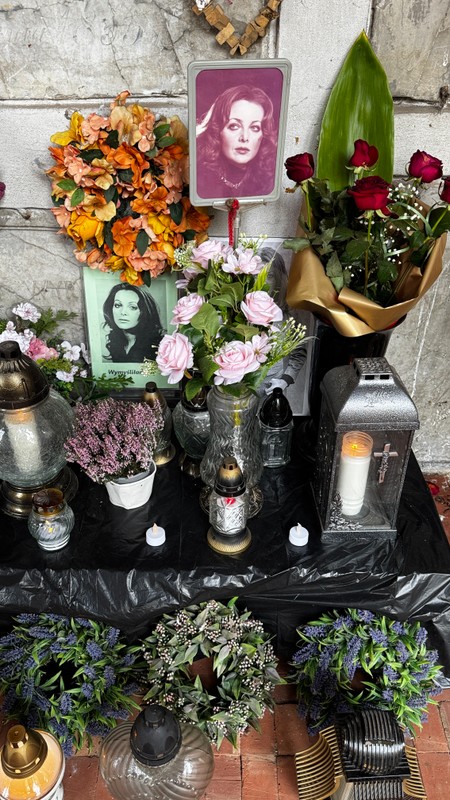 Grób Ireny Jarockiej w katakumbach na warszawskich Starych Powązkach