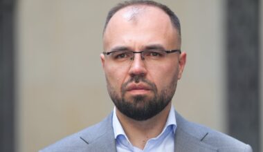Uszkodzone tory na Mazowszu. Krzysztof Szczucki uderza w Donalda Tuska