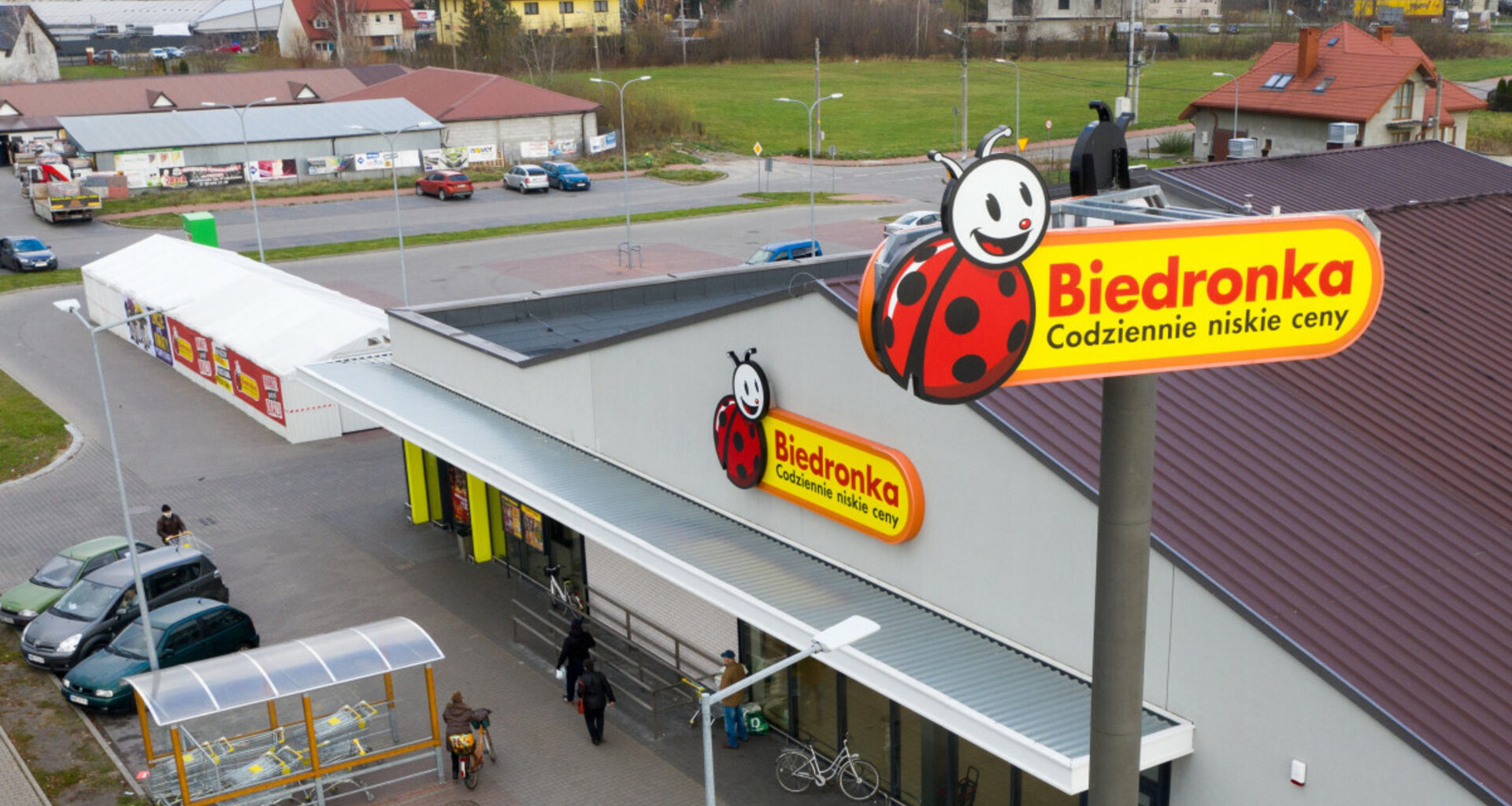 Biedronka zaczyna skanować klientów kamerami, jeszcze przed kasami. Nawet 3,5 tys. zł kary