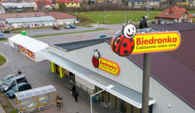 Biedronka zaczyna skanować klientów kamerami, jeszcze przed kasami. Nawet 3,5 tys. zł kary