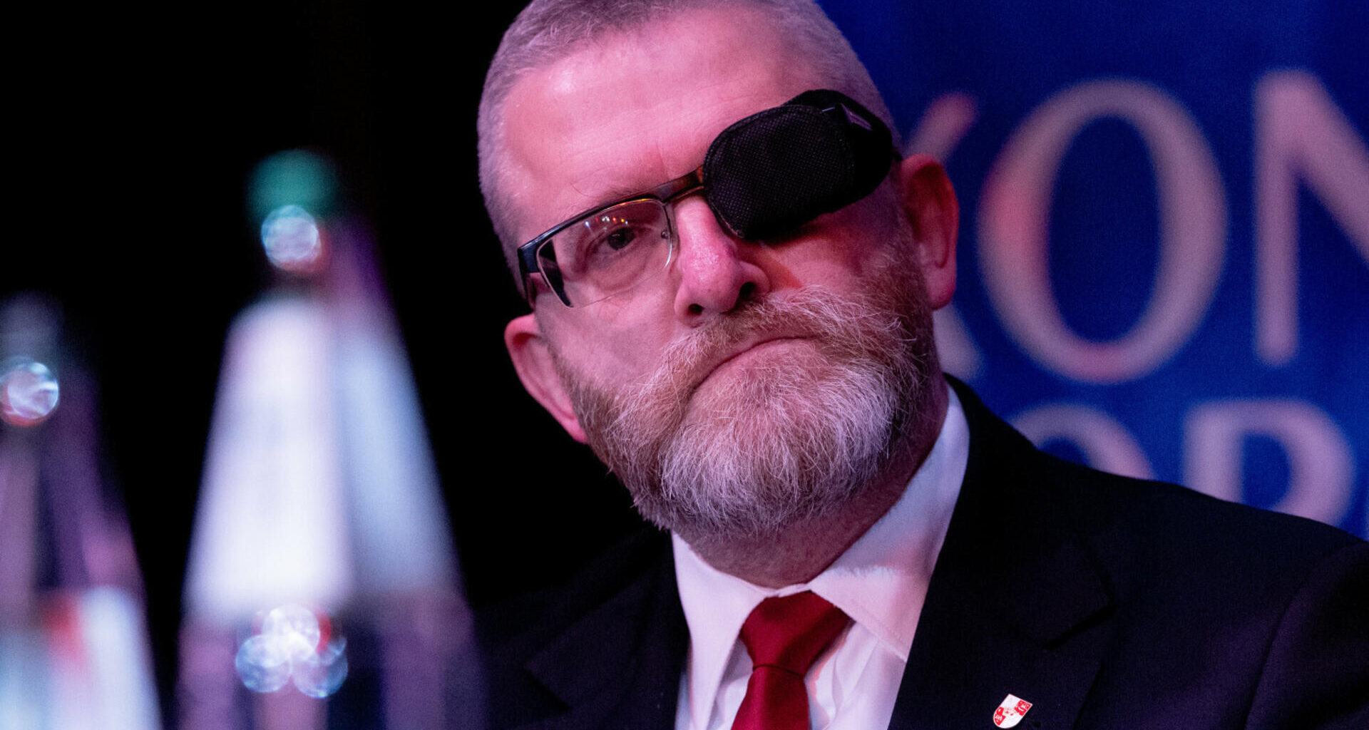 "Konfederacja siadła nad brzegiem rzeki". A Braun? "Ma zawsze jedną kartę więcej"