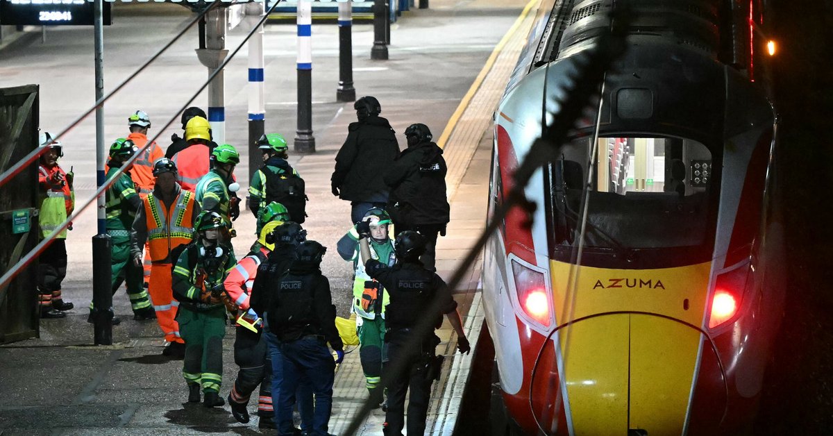 Służby przy pociągu, w którym doszło do ataku