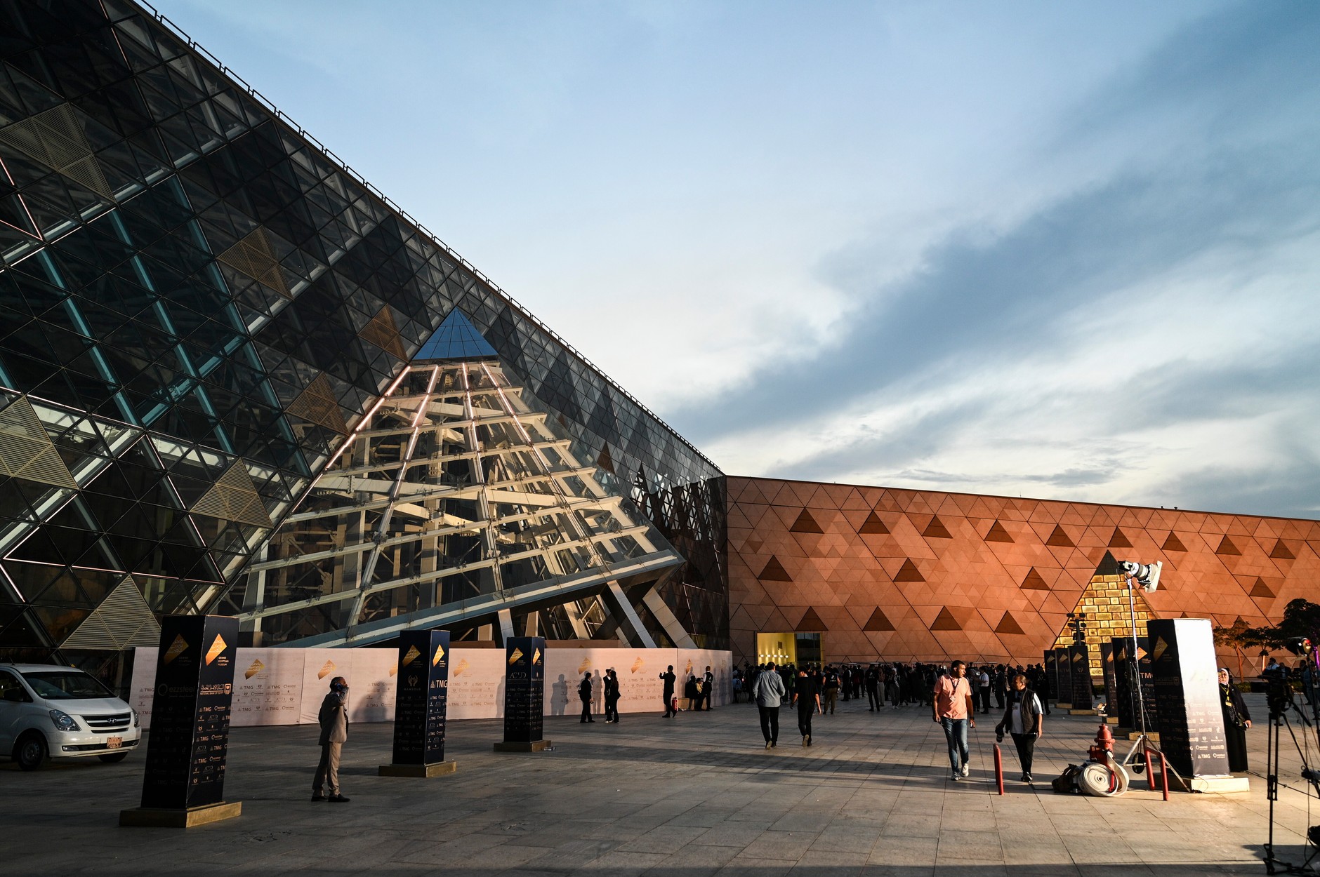 Ostatnie przygotowania przed otwarciem Wielkiego Muzeum Egipskiego