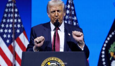 Po fatalnych wynikach Republikanie rzucają się sobie do gardeł. Trump umywa ręce