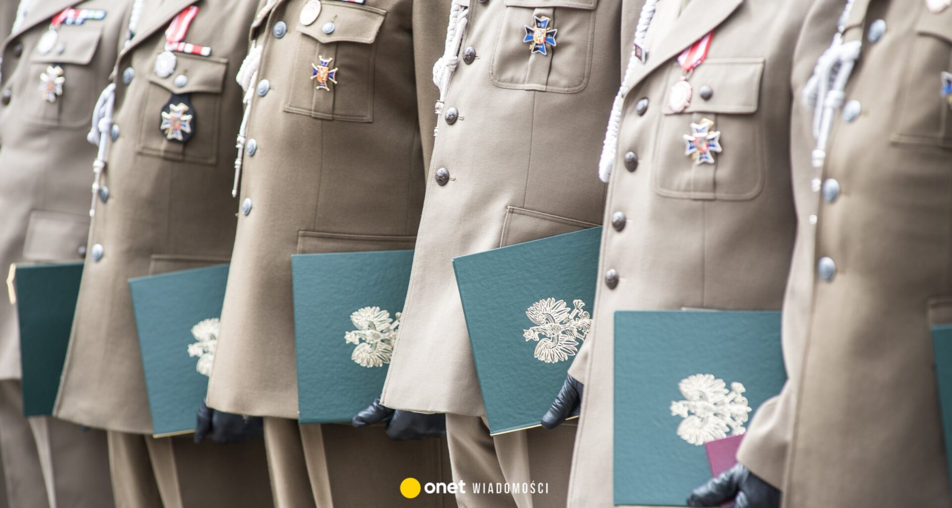 Skandal na kursach generalskich. "Wojsko chce rywalizować z kabaretami"