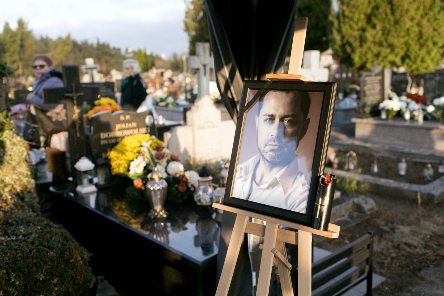 Cezary Olszewski został pochowany na cmentarzu w rodzinnej Ostrołęce (zdjęcie z 2023 r.)