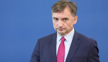 Raport: internauci bezlitośni dla Zbigniewa Ziobry. "Miękiszon", "symulant", "tchórz"