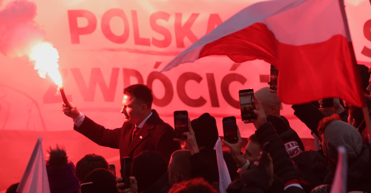Mentzen będzie ścigany za odpalenie racy na Marszu Niepodległości