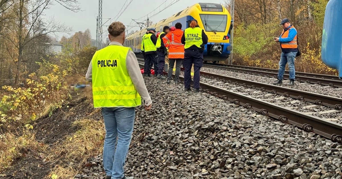 PKP. Setki podróżnych utknęło na dworcach. Tragedia na torach w Śląskiem