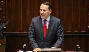 Mocne wystąpienie Radosława Sikorskiego. Szef MSZ ostro skrytykował Karola Nawrockiego