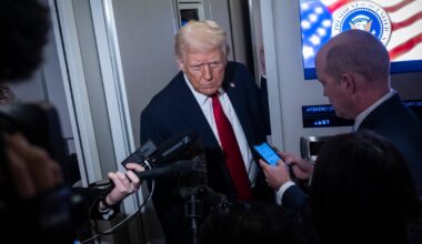 Prezydent Donald Trump na pokładzie Air Force One, 25 listopada 2025 r.