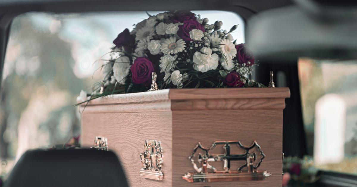 Naruszenie etyki w zakładzie pogrzebowym w Szczecinku. Pracownicy sfotografowali zwłoki i rozpowszechnili zdjęcia - Onet