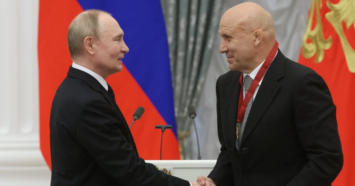 Czerwona kartka w meczu Fenerbahce. Sebastian Szymański niepocieszony