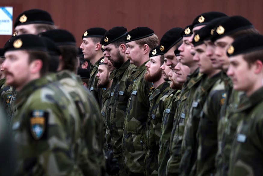 Szwedzcy żołnierze dołączają do wielonarodowej brygady NATO w bazie wojskowej Adazi na Łotwie, 7 lutego 2025 r.