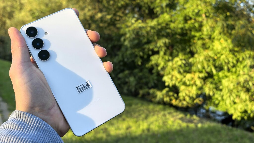 Samsung Galaxy S25 FE taniej o 38% w T-Mobile na Święta