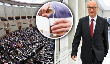 Czarzasty wprowadza zakaz alkoholu. W Sejmie zawrzało. "To są jakieś żarty"