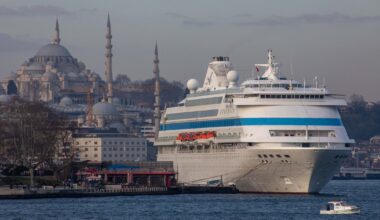 Statek Astoria Grande w porcie w Stambule (styczeń 2025 r.)