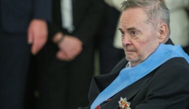 Prezydent Karol Nawrocki wręczył Order Orła Białego Waldemarowi Łysiakowi