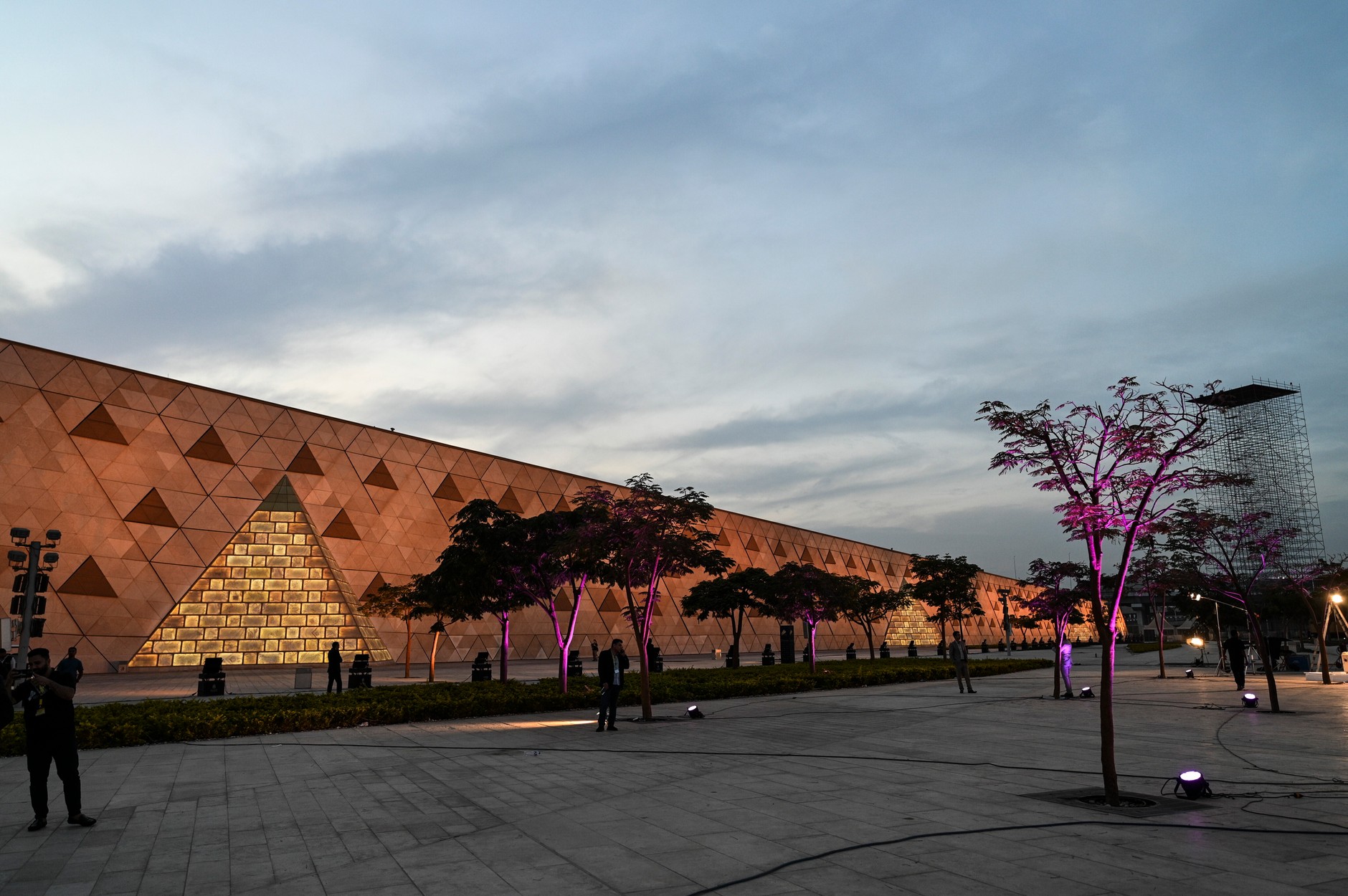 Ostatnie przygotowania przed otwarciem Wielkiego Muzeum Egipskiego