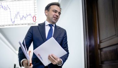 Rząd otwiera szampana po redukcji stóp procentowych. Odsetki od długu państwa najniższe od miesięcy