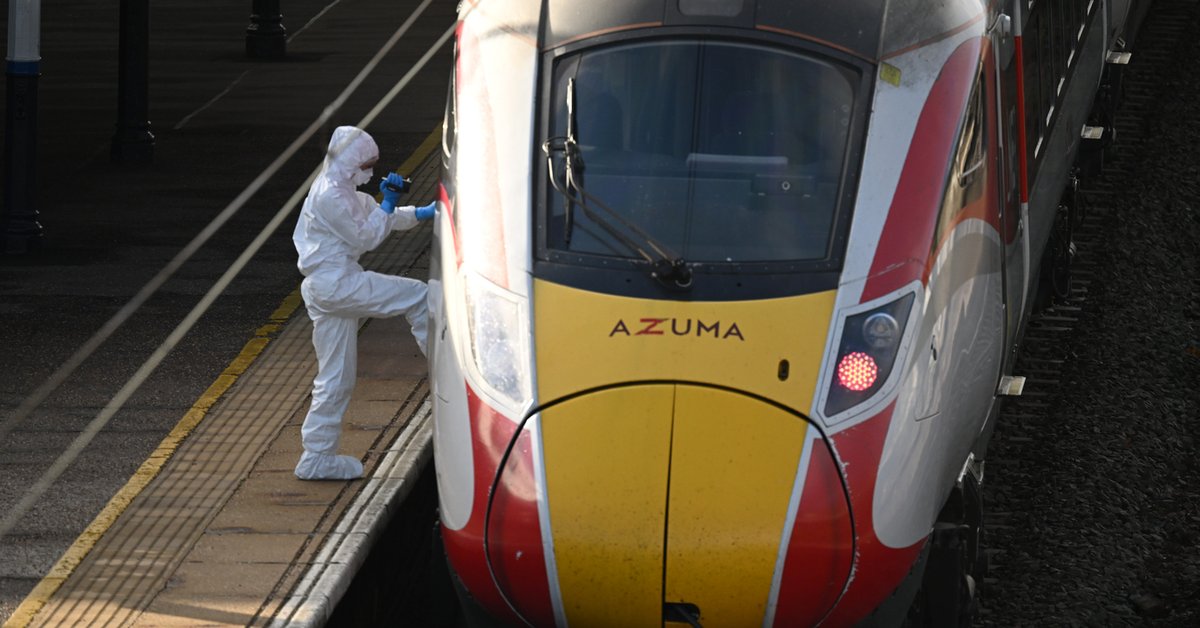 Nowe informacje o ataku nożownika w brytyjskim pociągu. "Nagrania z monitoringu pokazują"