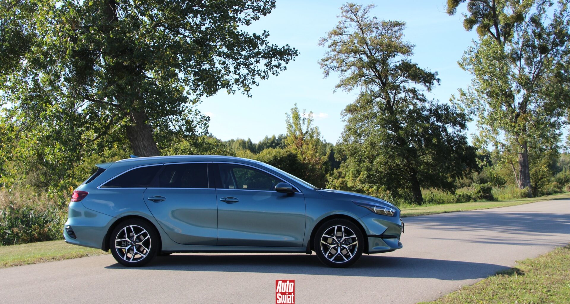 Kia Ceed kombi 1.5 T-GDI DCT Tribute – test na pożegnanie. Czy warto ją jeszcze kupić?