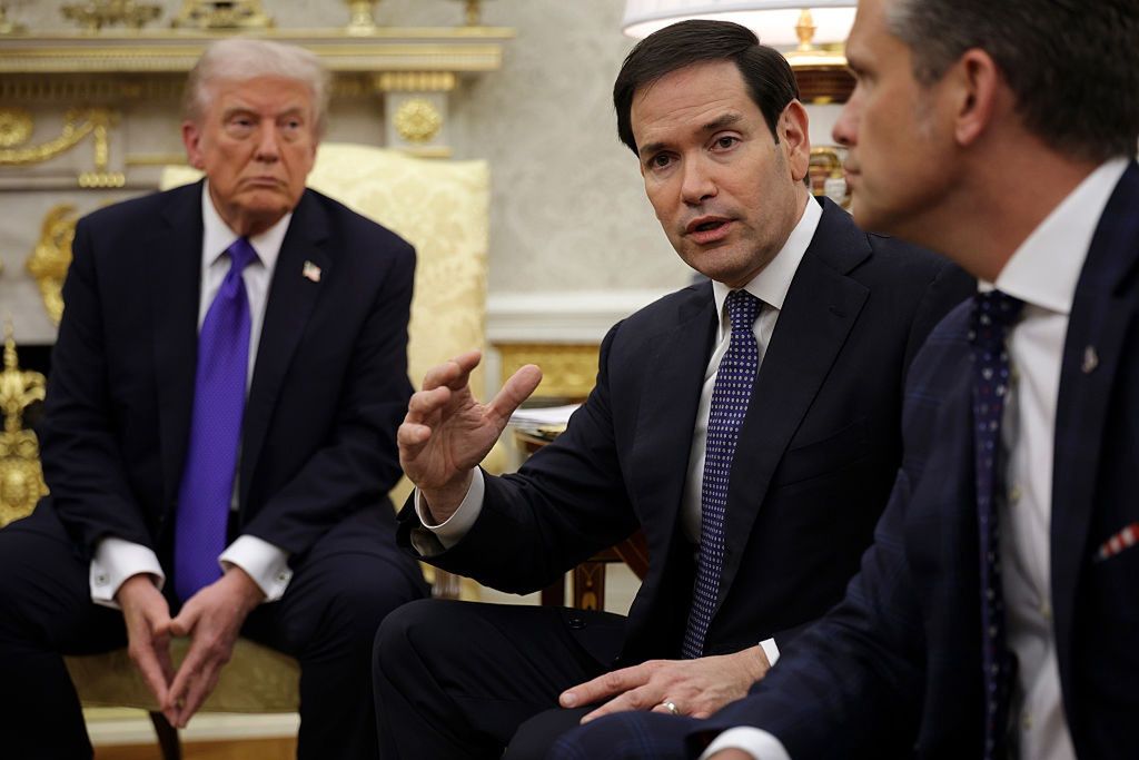 Bułgarzy chcą szybko pozbyć się Rosjan z kluczowej rafinerii. Ale jest weto prezydenta