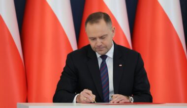 Kontrowersje wokół nominacji oficerskich. Zaognia się spór Nawrocki-Tusk