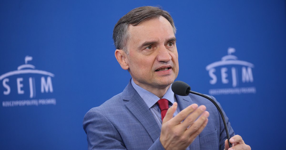 "Towarzyszu Żurek". Ostry wpis Zbigniewa Ziobry, nazwał ministra "fujarą" - Onet