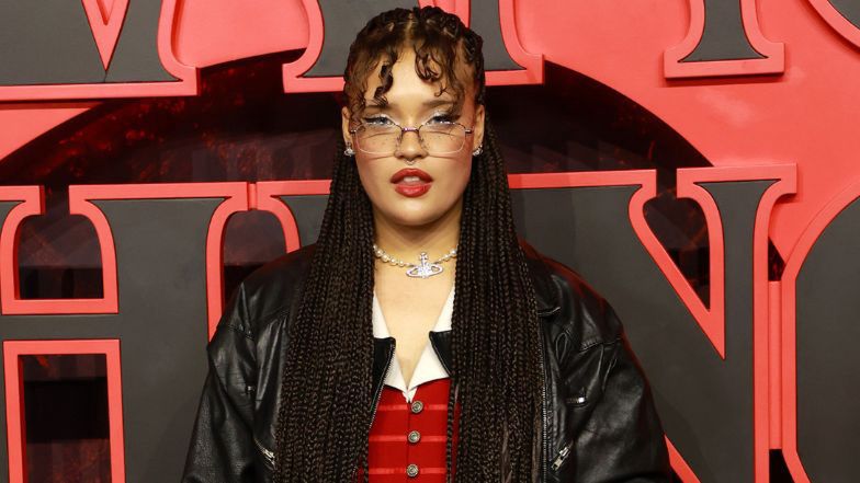 Spójrzcie na ręce Sary James. Tak brylowała na premierze w Londynue