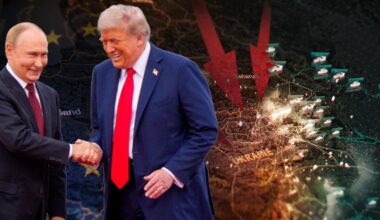 Prezydent Rosji Władimir Putin i prezydent Stanów Zjednoczonych Donald Trump w bazie Joint Base Elmendorf-Richardson w Anchorage na Alasce, 15 sierpnia 2025 . W tle grafika uwzględniająca mapę Ukrainy i ruchy Rosji