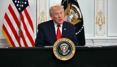 "Ostatnio jakoś nie". Sikorski mówi, czy ma kontakt z Nawrockim