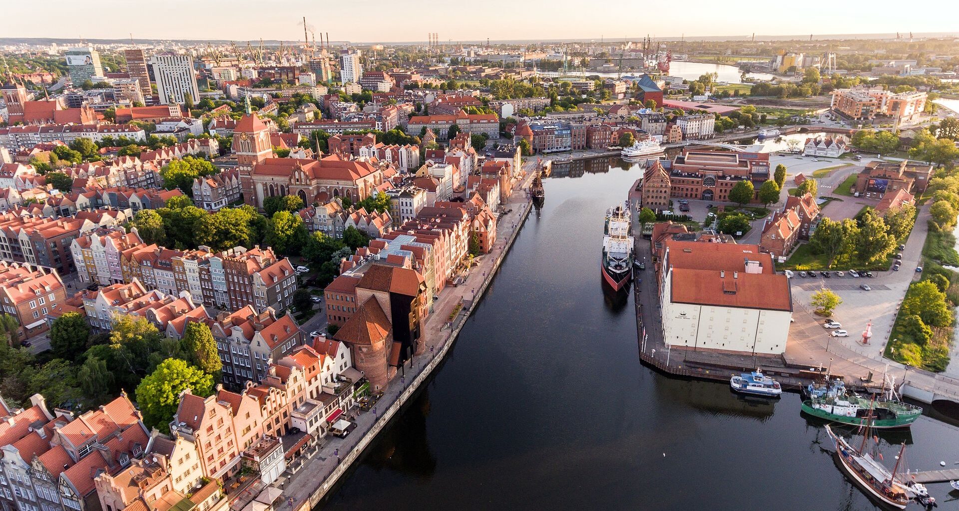Zdjęli spodnie i majtki pod piramidą. Turyści byli zażenowani