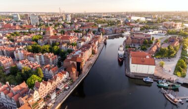 Zdjęli spodnie i majtki pod piramidą. Turyści byli zażenowani