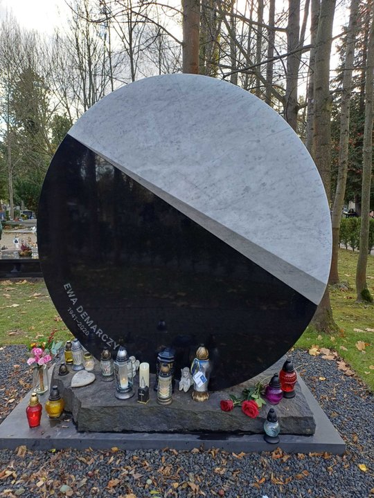 Grób Ewy Demarczyk