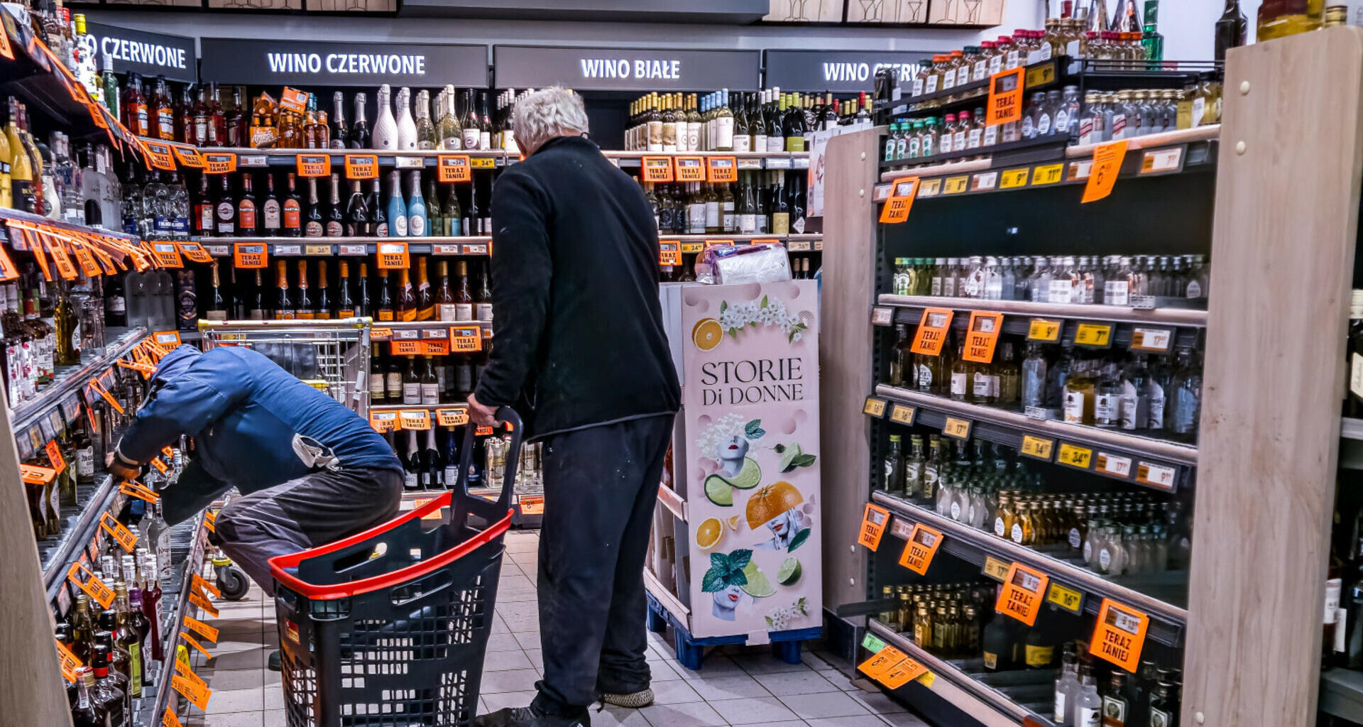 "Nie da się wbić na kasę". Nocna prohibicja w dwóch dzielnicach Warszawy