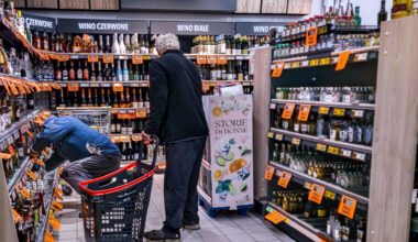 "Nie da się wbić na kasę". Nocna prohibicja w dwóch dzielnicach Warszawy