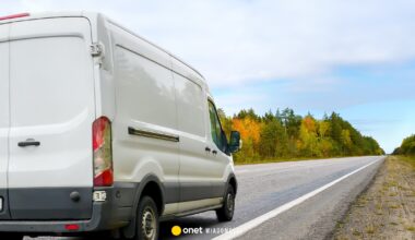 Kierowcy oburzeni swastyką na masce dostawczaka. Prokuratura nie reaguje