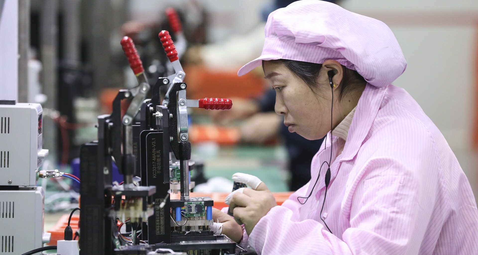 Rosja rzuca rezerwy do ochrony rafinerii. Ukraińskie ataki coraz dotkliwsze