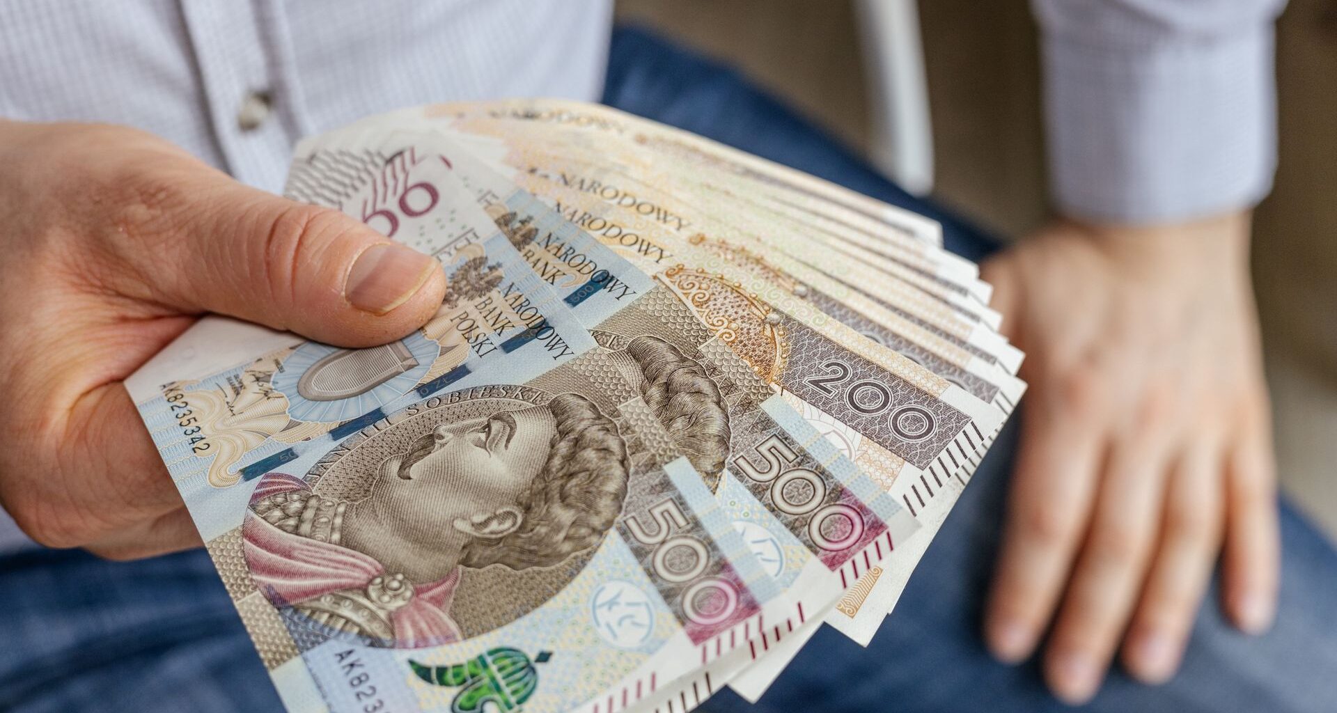 Ile kosztuje funt? Kurs funta do złotego PLN/GBP 24.11.2025